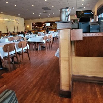 Bonefish Grill - Dining room fairly empty at the time was starting to fill up but not real full when we left just after 5:30 - Seafood Near Me - Orland Park, Illinois