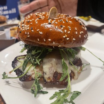 Gordon Ramsay Burger Las Vegas - 24 Hour Burger - Burgers Near Me - Las Vegas, Nevada Gordon Ramsay Burger Las Vegas - 24 Hour Burger - Burgers Near Me - Las Vegas, Nevada