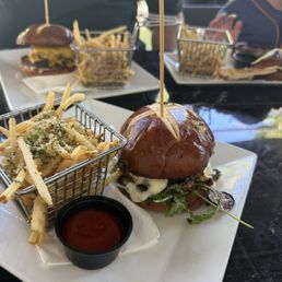 Mushroom burger & garlic fries