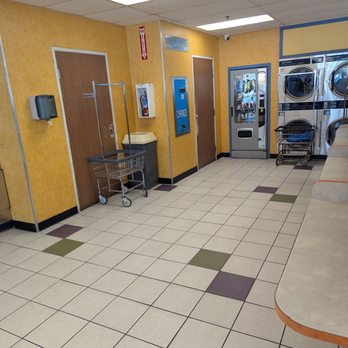 Circle Coin Laundry & Dry Cleaning - Inside - Laundromat Near Me - Long Beach, California