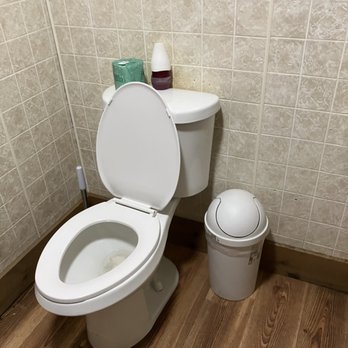 Village Pizza - Women's restroom - Pizza Near Me - Randolph, Vermont