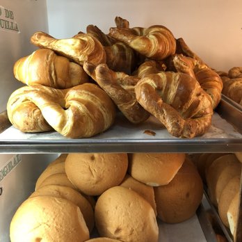 El Bolillo Bakery - Desserts Near Me - Houston, Texas El Bolillo Bakery - Desserts Near Me - Houston, Texas