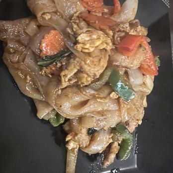 Pompton Thai Kitchen - Drunken Noodle - Thai Near Me - Pompton Lakes, New Jersey
