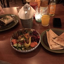 Falla - Talerz falafel (i w tle po lewej wrap)