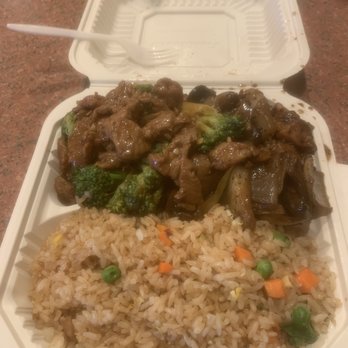 Hunan Kitchen - Box A Fried Rice Black Pepper Chicken Beef N Broccoli - Cantonese Near Me - Rohnert Park, California Hunan Kitchen - Box A Fried Rice Black Pepper Chicken Beef N Broccoli - Cantonese Near Me - Rohnert Park, California