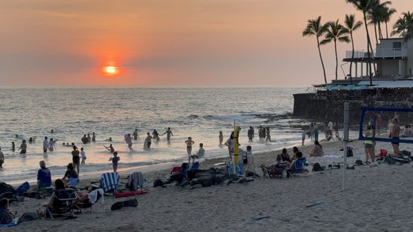 La'aloa Beach Park (aka Magic Sands) by null