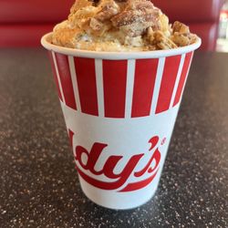 Freddy's Frozen Custard & Steakburgers - Key Lime Concrete with Pecans!
