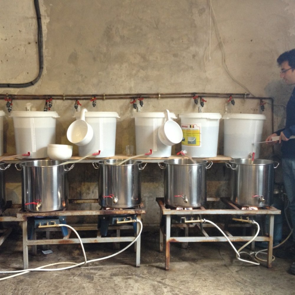 Zymotik - The setup - Breweries Near Me - Montreuil, 93 Zymotik - The setup - Breweries Near Me - Montreuil, 93