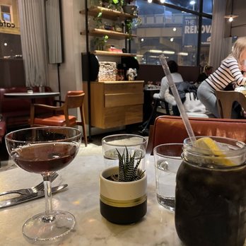 Cafe Robey - Ambiance - Breakfast & Brunch Near Me - Chicago, Illinois