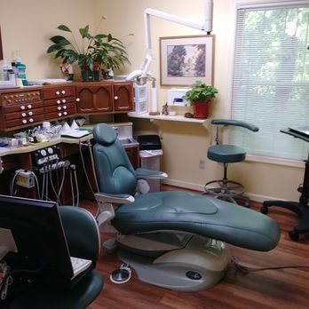 Hal M. Lippard, DDS - Dental examination room - General Dentistry Near Me - Charlottesville, Virginia
