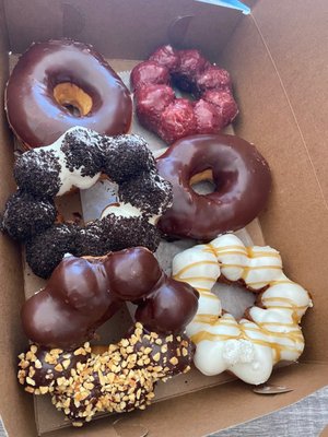 Avon Donuts Inc by null