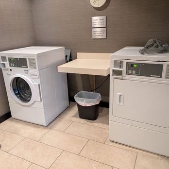 Courtyard by Marriott Jacksonville - guest laundry - Hotels Near Me - Jacksonville, North Carolina