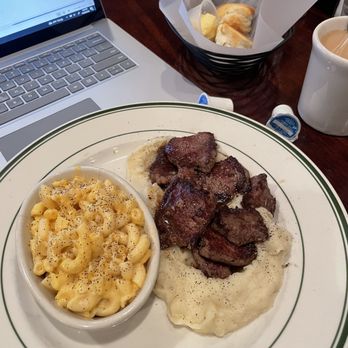 Franklin Chop House - Tender Beef Medallions with mashed potatoes and macaroni & cheese. - New American Near Me - Franklin, Tennessee Franklin Chop House - Tender Beef Medallions with mashed potatoes and macaroni & cheese. - New American Near Me - Franklin, Tennessee