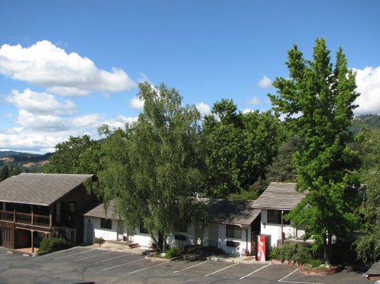 Humboldt Redwoods Inn by null