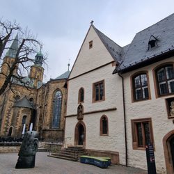 Marktplatz - Rathaus und Marktkirche
