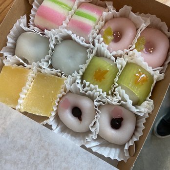 Fugetsu-Do - Mochi Dozen - Candy Stores Near Me - Los Angeles, California Fugetsu-Do - Mochi Dozen - Candy Stores Near Me - Los Angeles, California