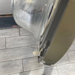 Thornton Park Laundry - Plastic notch holding washer shut