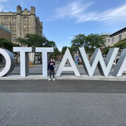 Ottawa sign - changes colours based on day