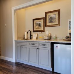 RODY Massage & Health - Lemon water in waiting room