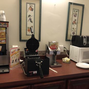 Rodeway Inn - Waffles breakfast - Hotels Near Me - Whitehall, Montana