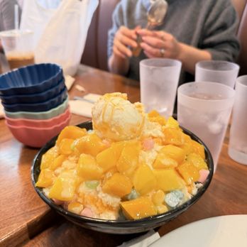 Cafe August - Mango bingsoo - Cafes Near Me - Palisades Park, New Jersey
