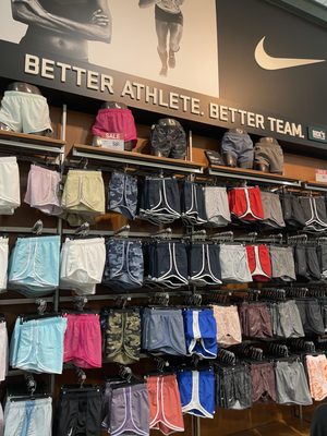 DICK'S Sporting Goods by null