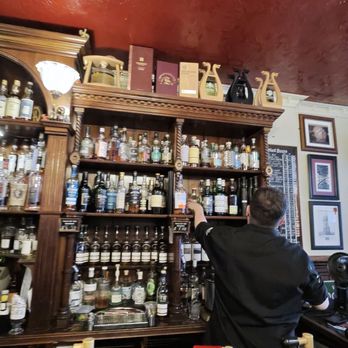 The Bow Bar - Pubs Near Me - Edinburgh, EDH