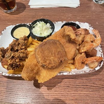 Mambo’s - Bucktown fried seafood platter - Cajun/Creole Near Me - New Orleans, Louisiana