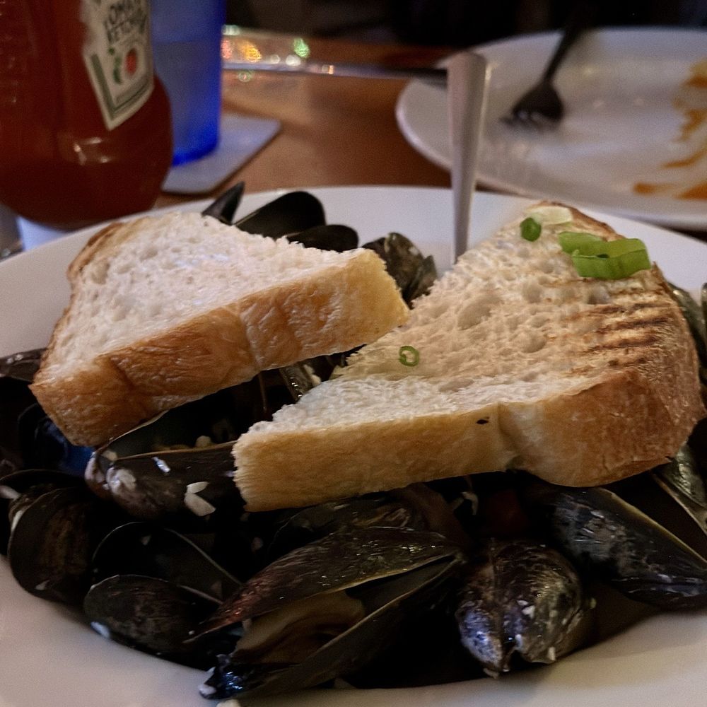 Squealing Pig - Mussels - American Near Me - Provincetown, Massachusetts Squealing Pig - Mussels - American Near Me - Provincetown, Massachusetts