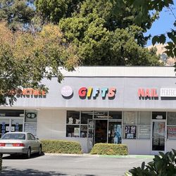 Hilltop Gifts - Front of store
