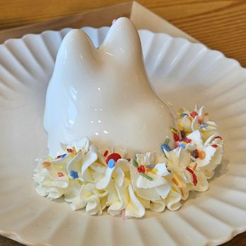 Tendon Kohaku - Coconut bouncing cat pudding - Japanese Near Me - Bellevue, Washington