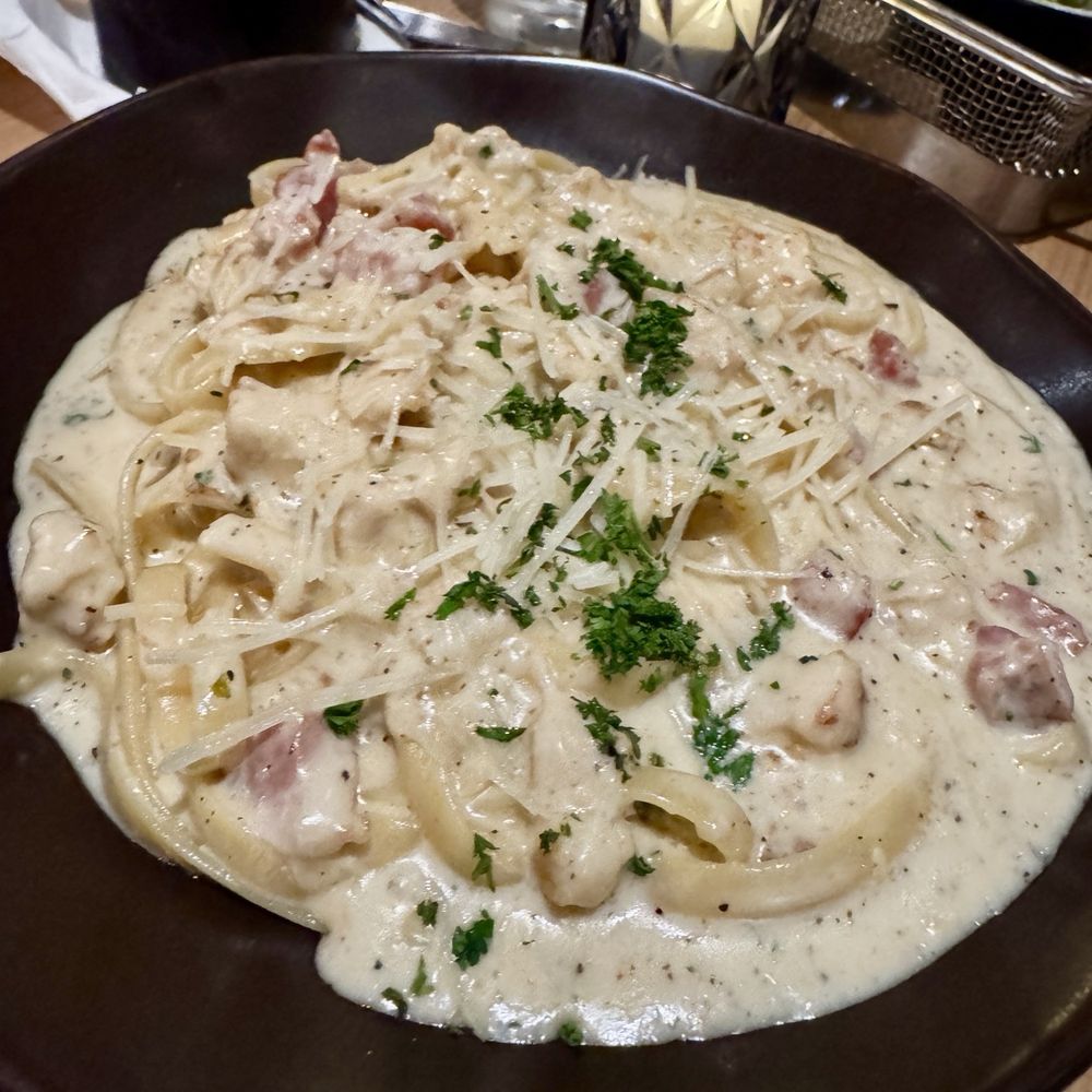 Bronze Bird - Chicken Alfredo fettuccini - Beer, Wine & Spirits Near Me - San Diego, California Bronze Bird - Chicken Alfredo fettuccini - Beer, Wine & Spirits Near Me - San Diego, California