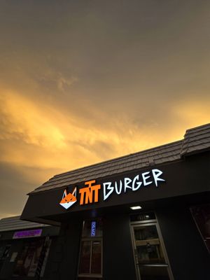TNT BURGER by null