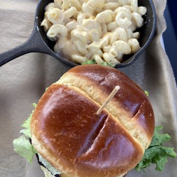 Plum Run Winery - Broadway Burger with Mac & Cheese - Wineries Near Me - Grove City, Ohio Plum Run Winery - Broadway Burger with Mac & Cheese - Wineries Near Me - Grove City, Ohio