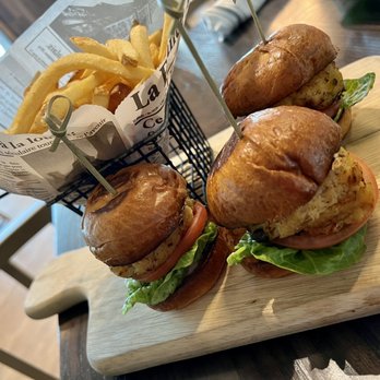 Schaumburg Public House - Crab Cake Sliders - New American Near Me - Schaumburg, Illinois