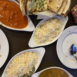 Tandoorish - Butter Chicken, Curry Chicken, Garlic & Cheese Naan