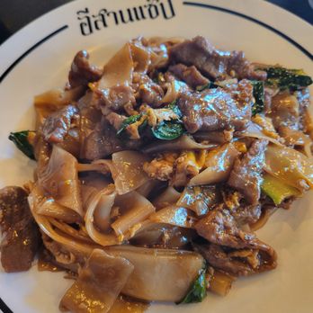 Isan Zaap Thai Cafe - Beef pad see ew - Thai Near Me - Orlando, Florida Isan Zaap Thai Cafe - Beef pad see ew - Thai Near Me - Orlando, Florida