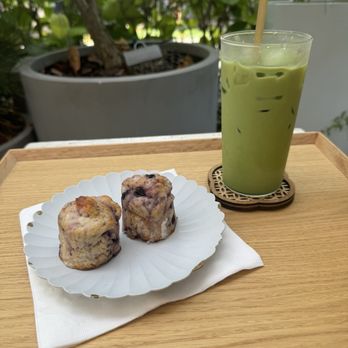 Ando - Regular matcha latte & Japanese butter cake - Coffee & Tea Near Me - Kailua, Hawaii