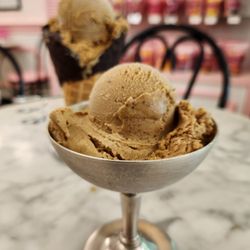 Aglamesis Brothers - Pumpkin ice cream