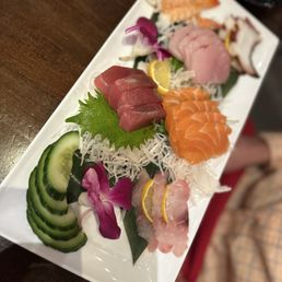 *SASHIMI ASSORTMENT *SASHIMI ASSORTMENT