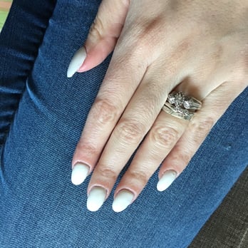 Deluxe Nails - There's a little indentation on the pinky. It was my fault as I didn't let them dry long enough. Still very happy with the result. - Nail Salons Near Me - Bloomington, Minnesota