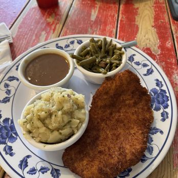 Eve's Cafe - Wiener Schnitzel - German Near Me - Lampasas, Texas