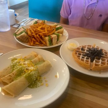 Broken Yolk Cafe - Breakfast & Brunch Near Me - Costa Mesa, California