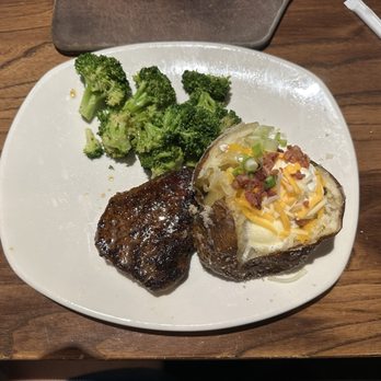 Outback Steakhouse - Steakhouses Near Me - Wilmington, North Carolina