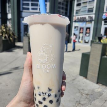 Bloom Tea - Dancong milk tea with regular boba, no ice - Bubble Tea Near Me - Daly City, California