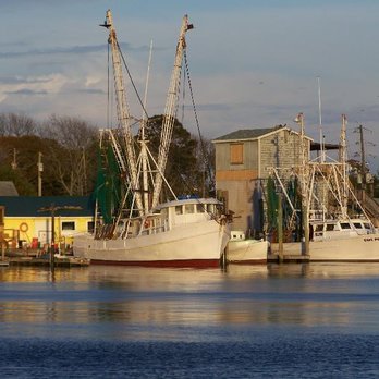 Potter's Seafood - several boats docked in a harbor - Seafood Markets Near Me - Southport, North Carolina Potter's Seafood - several boats docked in a harbor - Seafood Markets Near Me - Southport, North Carolina