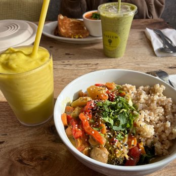 Harlow - Curry with mango and pineapple smoothie!! - Vegetarian Near Me - Portland, Oregon Harlow - Curry with mango and pineapple smoothie!! - Vegetarian Near Me - Portland, Oregon