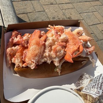 Travelin Lobster - Lobster roll - Seafood Near Me - Bar Harbor, Maine