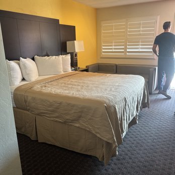 Hollister Inn - Hotels Near Me - Hollister, California Hollister Inn - Hotels Near Me - Hollister, California