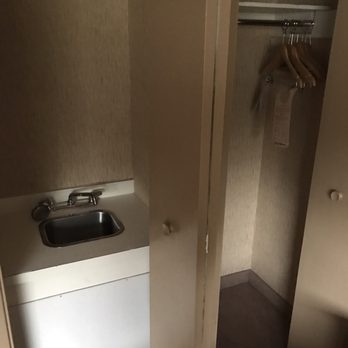 Travelodge Edmunston - A closet and a sink inside one part of the closet - Hotels Near Me - Edmundston, New Brunswick Travelodge Edmunston - A closet and a sink inside one part of the closet - Hotels Near Me - Edmundston, New Brunswick
